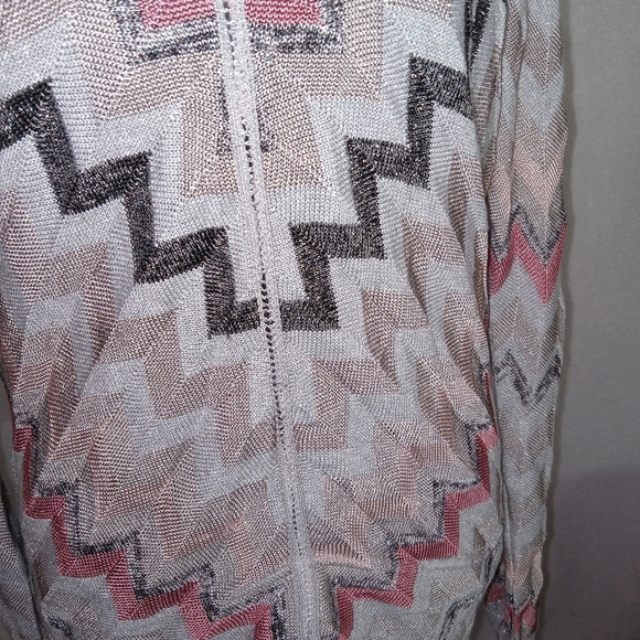 White House Black Market Chevron Long Sleeve in Pink, Black, and Cream - Picture 13 of 13